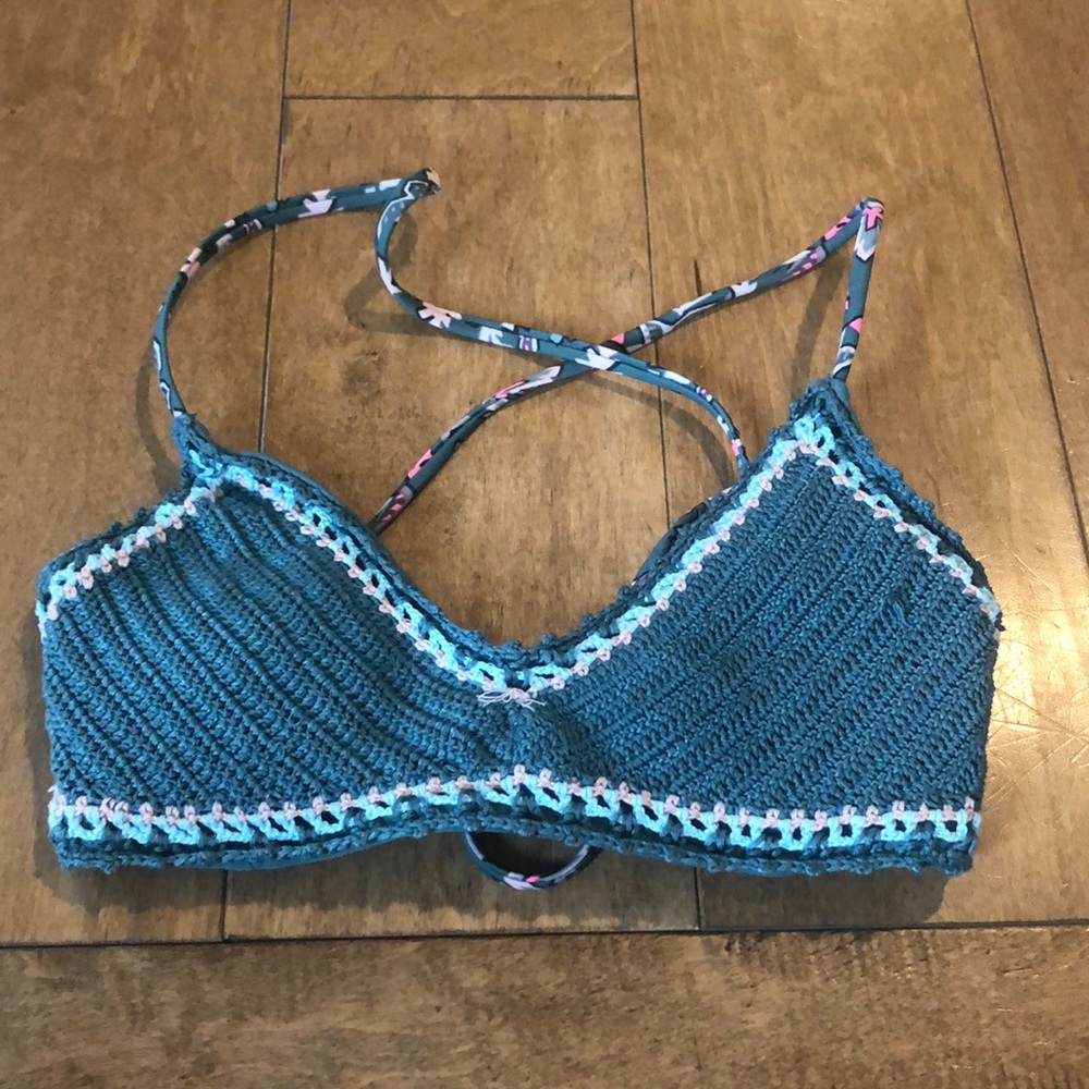 Bikini top.